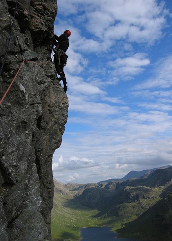 The exposed traverse on pitch 6 of Fionn Buttress, Carnmore  © Stewart walker