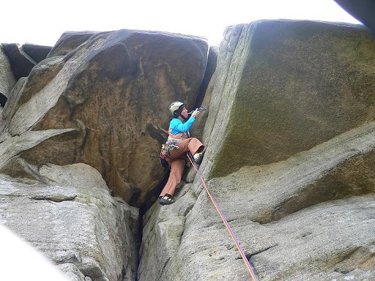 Cat reaching the roof on Robin Hood's Right Hand Buttress Direct HS4a (Stanage Popular)  © Peakology
