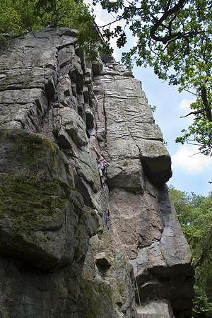 Dave Moir on Central Groove HS 4b,4b Dewerstone, Dartmoor