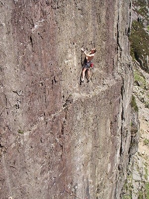 Mark Stevenson climbing Right Wall on the BMC international meet in 2008  © Steve Long