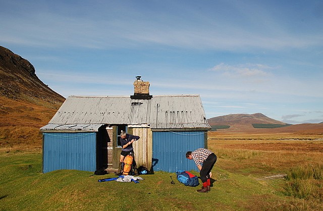 Culra bothy: packing for the long way out  © hwackerhage