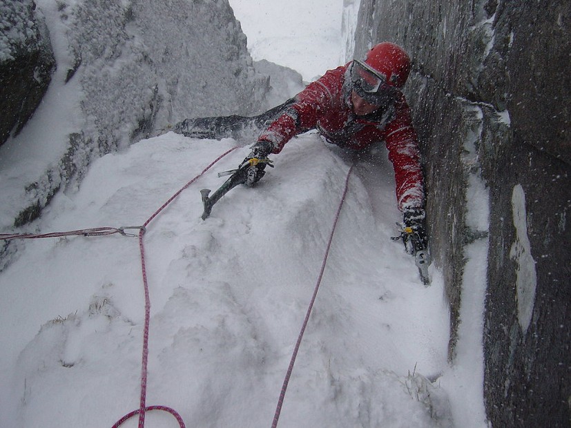 Perfect winter conditions on Scabbard Chimney  © Gareth H