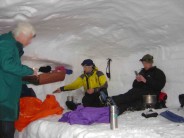 5-man luxury Snow Cave / Snow Shelter built in Scotland (Mar 06)