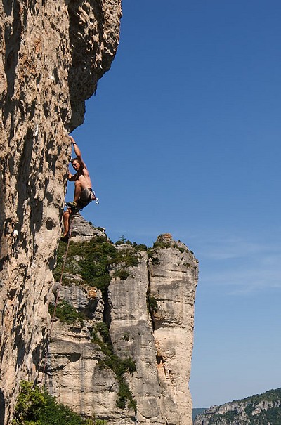 Laurent Lanners on the magnificent Sac A Glue F7b+  © Kevin Avery