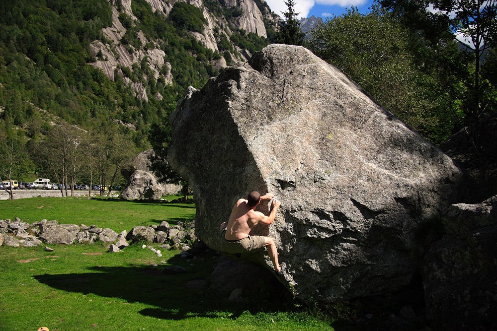 Val Di Mello bouldering  © DougieC